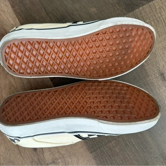 Vans women’s  Checkered Slip-On Shoes - Black and White - Picture 3 of 3